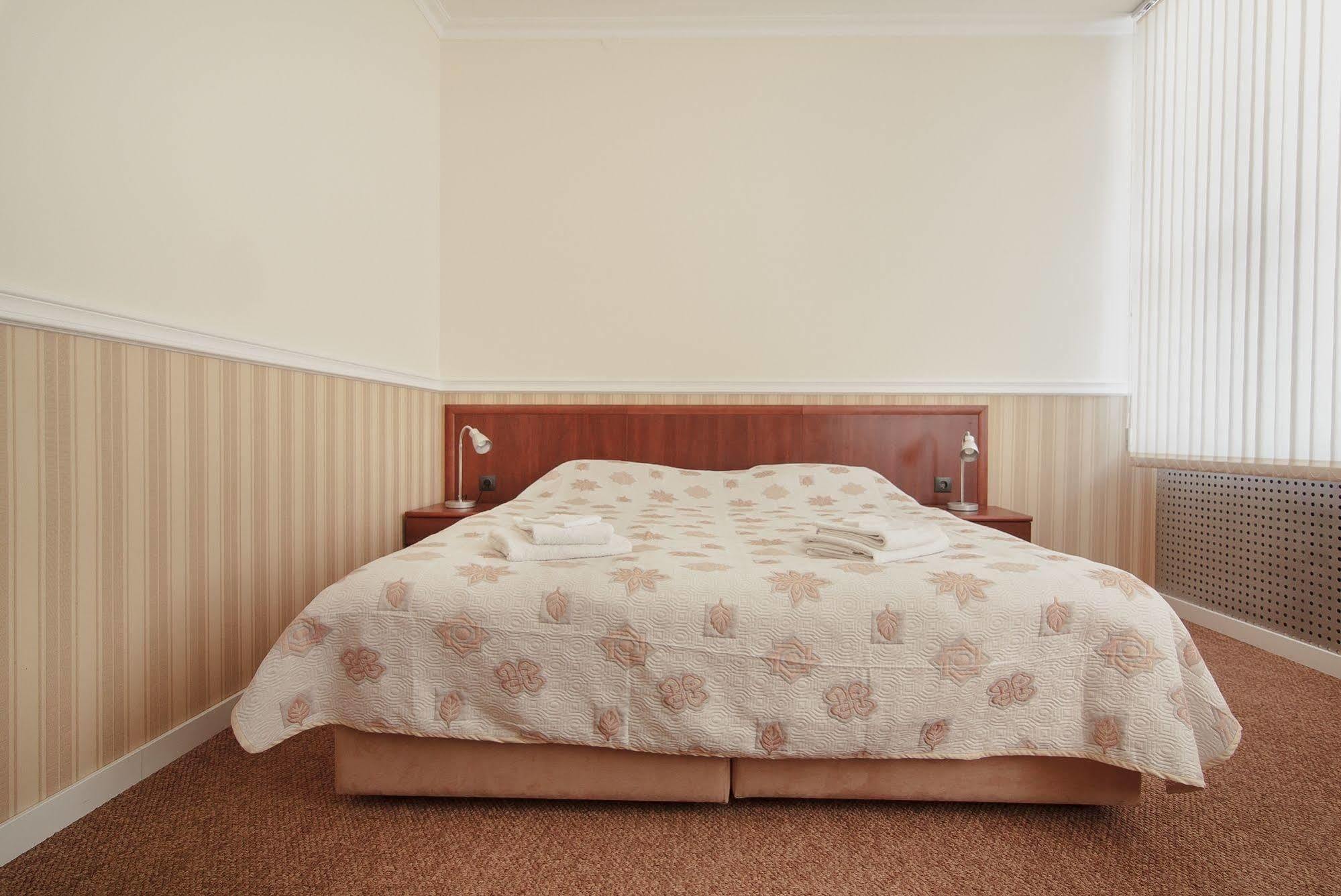 Consul Hotel Консул Oldenburg Bagian luar foto